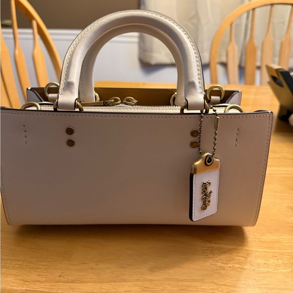 Coach 1941 Rogue 26 East/West Bag in Brass/Chalk White Glovetanned Leather - Picture 3 of 12